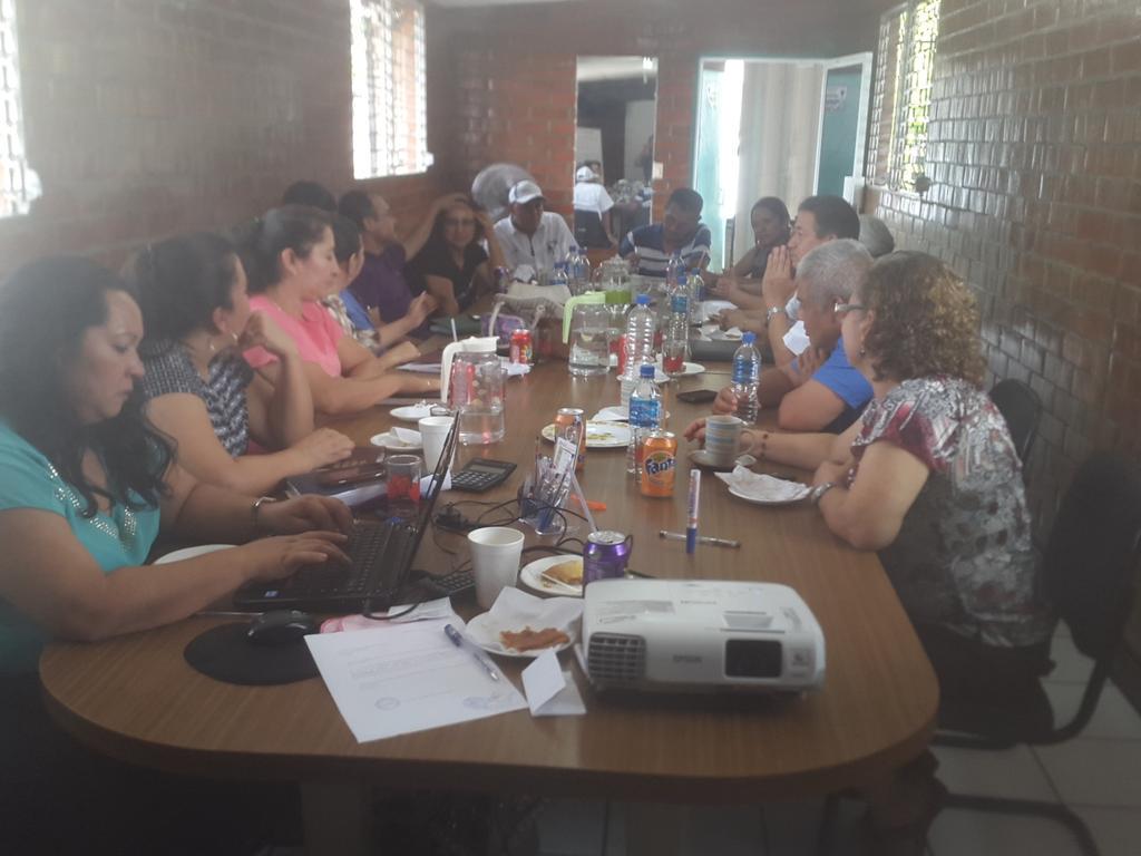 Acomalapa1's tweet photo. Reunidos con representantes de CHULA Los Angeles;  Para interactuar en la gestión integral http://t.co/Yb16QEHIX2