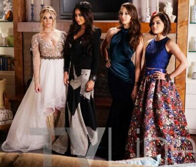 PLL_FanGurl's tweet photo. Im in love with aria's prom outfit 😍😍😍 #PLL #PLLSeason6 http://t.co/hBfEnSQV5o