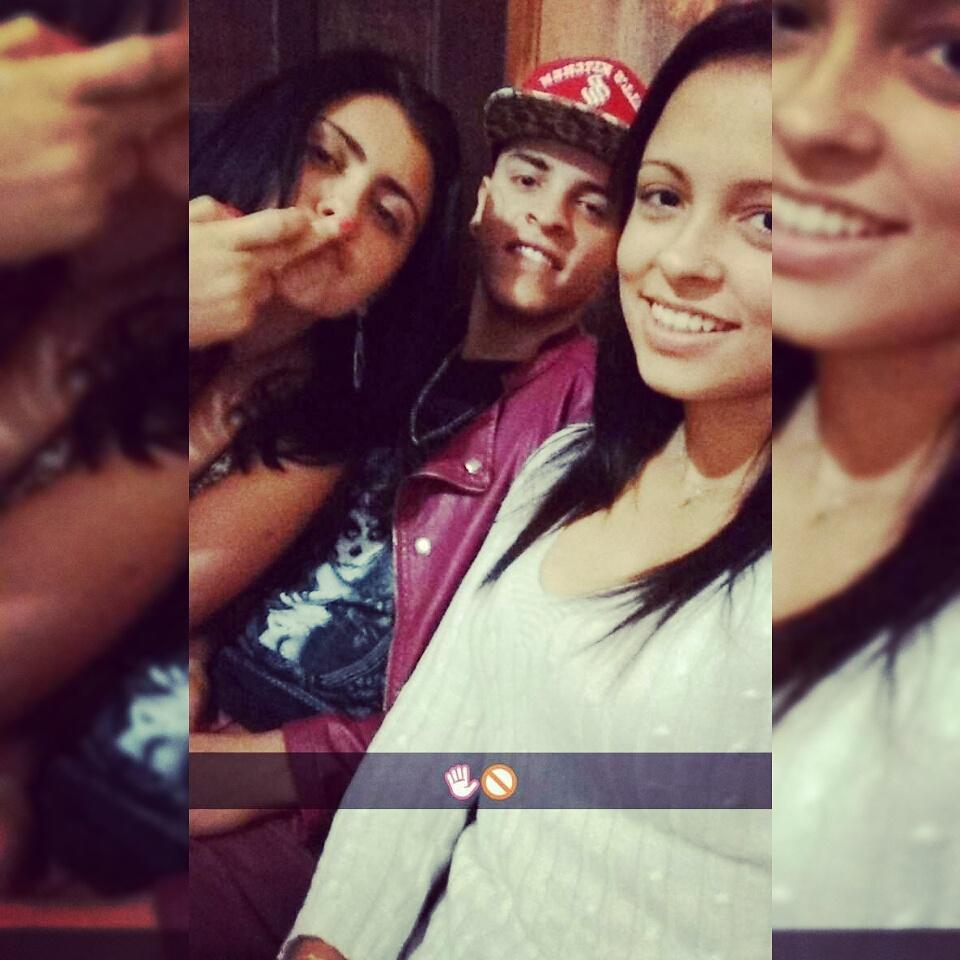 angeelpirees's tweet photo. ▶ Domingo com eles haha' @pirees_maah  @_BrunoLuiiz  ... #monstrinhosemacao haha' 💙✋😍 http://t.co/Jo9FifDKh5