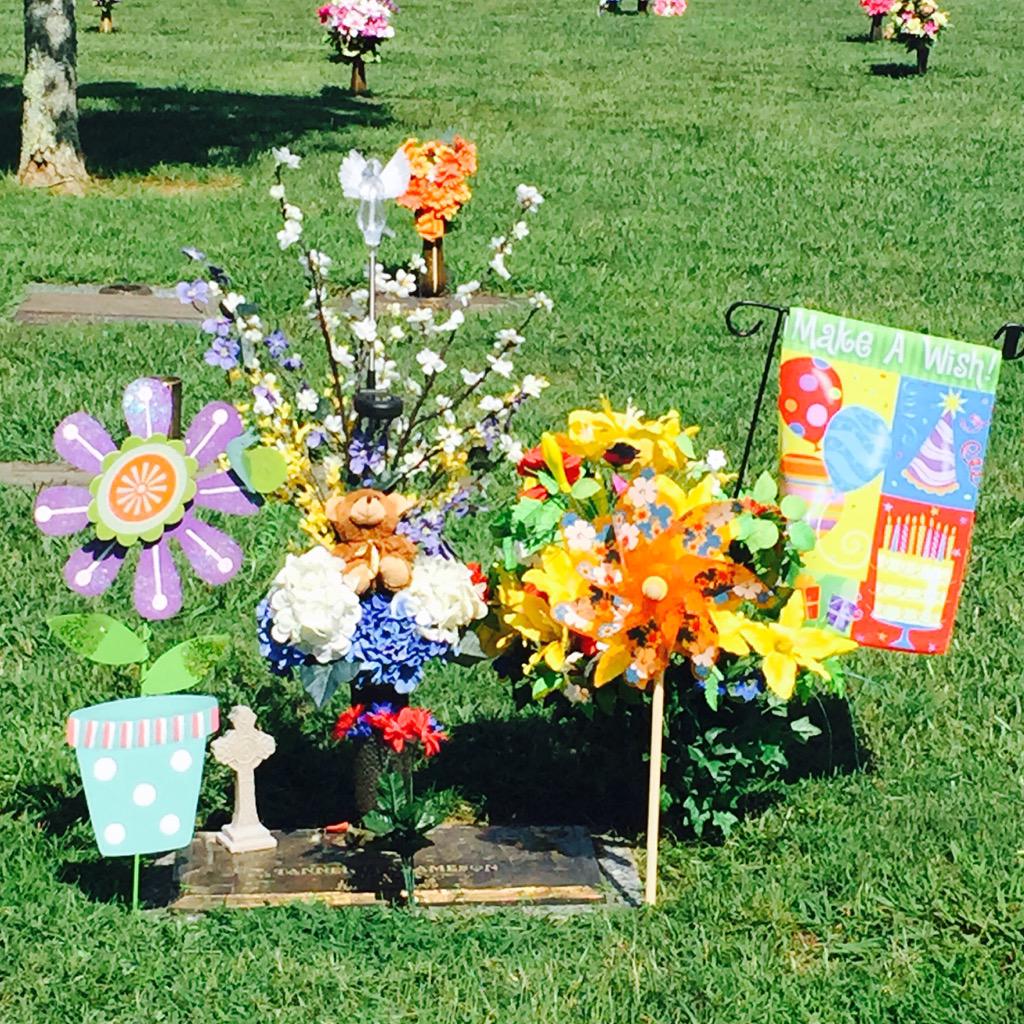 CamJam03's tweet photo. Happy birthday brother. Love you man! 👼🏼 http://t.co/jzBuWC2ecg