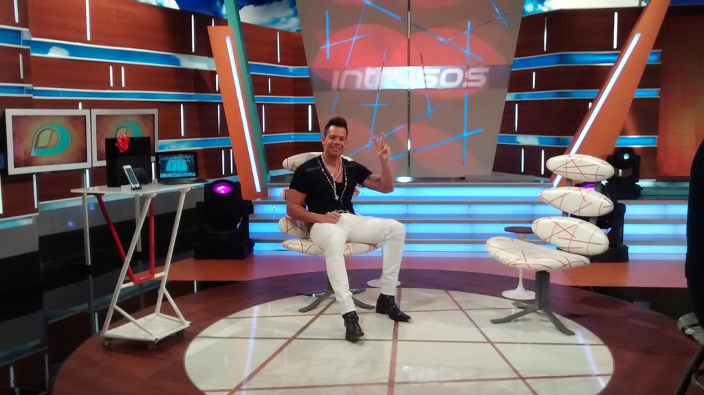 GH2016AMERICATV's tweet photo. En minutos @Marianoberonok cuenta todo sobre su paso por la casa de #GH2015 en @intrusosoficial http://t.co/SykLUrkRjT