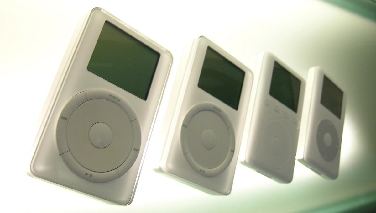 Today's Kids Have No Idea How The First iPod Worked by @romaindillet