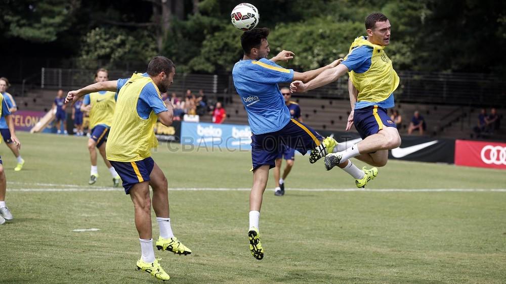 FCBarcelona_es's tweet photo. [FOTOS] Estas son las mejores imágenes del entrenamiento realizado en la American University http://t.co/kjJkgvVCFi http://t.co/kb4RbJCjQ3