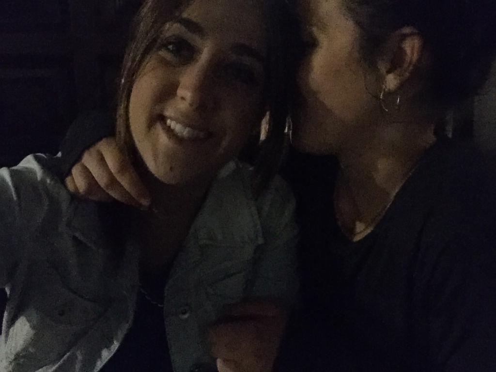 pantalonrojo's tweet photo. Que especiales somos ! Chata @RubioMeme http://t.co/B3NXpmbyrH