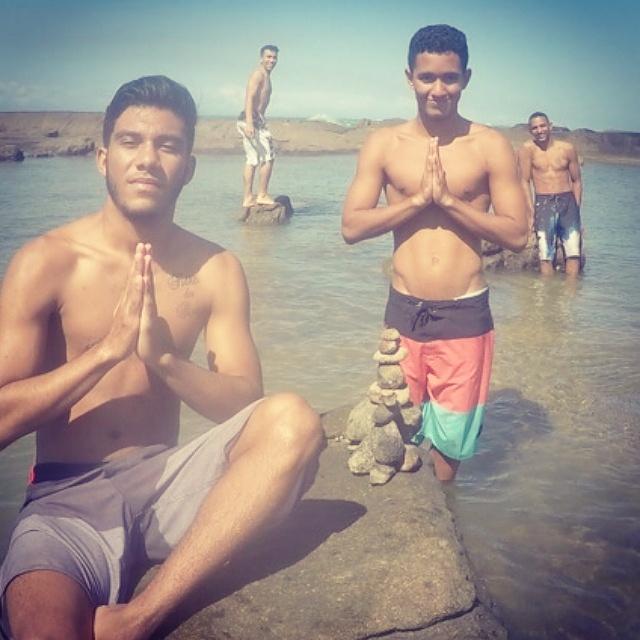 caiomts's tweet image. Us minino good vibes 🍃🌺 #ForaHaole