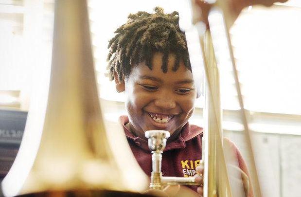 CenterStageTour's tweet photo. RT @GiveANote: Music is an art of expression. Donate and support music programs for students: http://t.co/gYomGRPPSd http://t.co/v1Mh7yDvjj