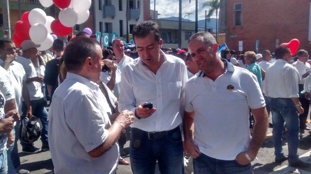 JCPalacioF's tweet photo. Acompañando la inscripción de Raúl Cardona candidato a la Alcaldia de Envigado. http://t.co/07vVU03djI