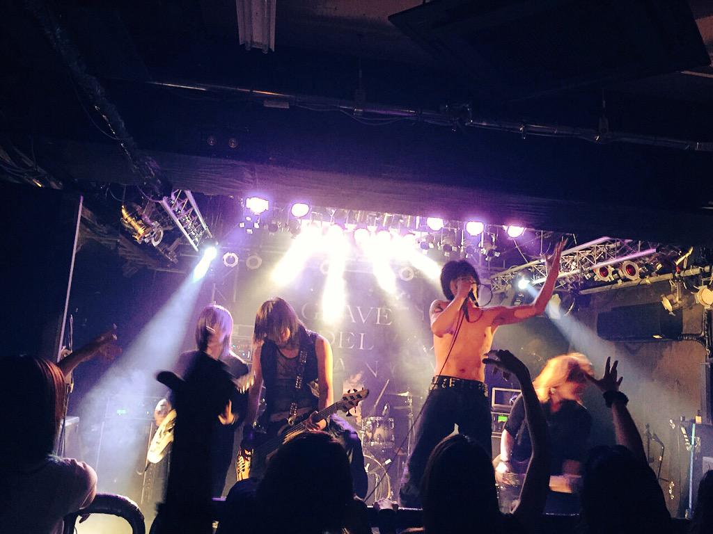 7/25はGRAVE DEL RAINのライブでした！ 対バンさん、スタッフの方々、お客さん、Queblickさん、皆様ありがとうございました！
次回ライブは8/29、大阪でリベンジライブです！今年は台風には負けない！笑