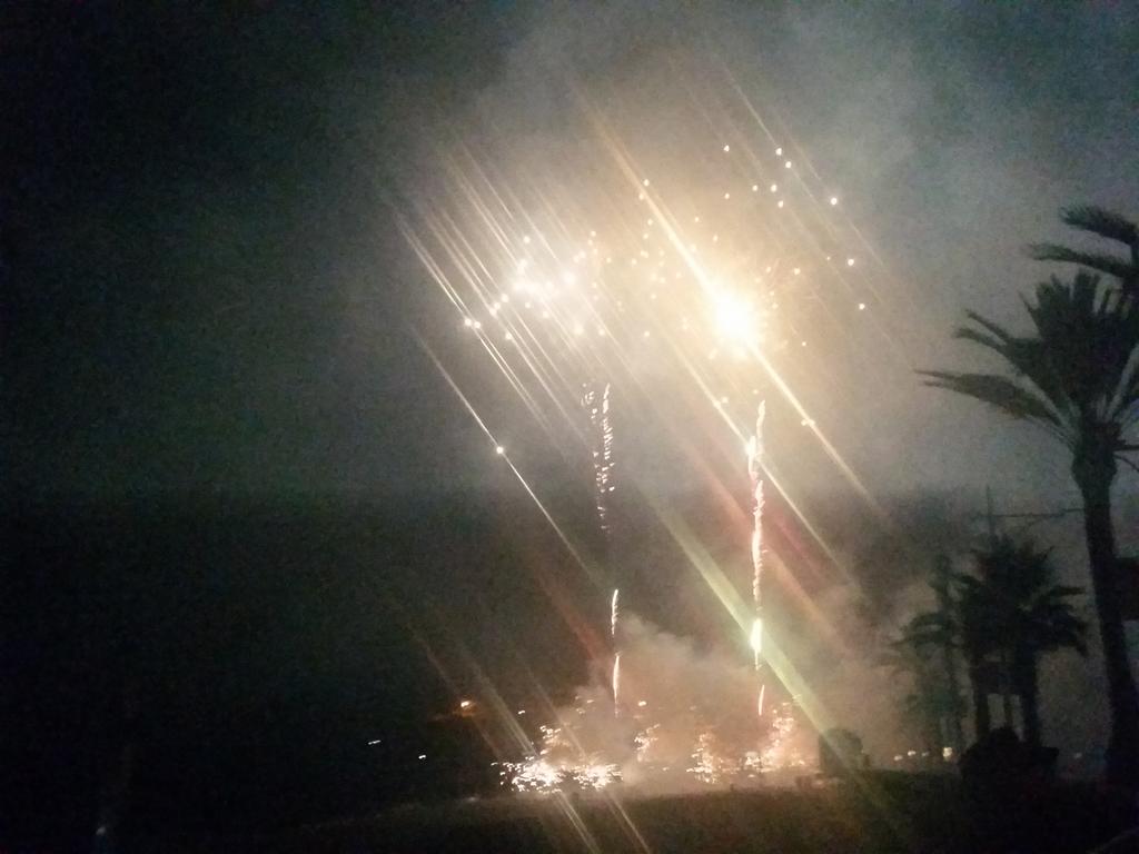 joseluisblancoq's tweet photo. Ahir gran nit de focs artificals, espectaculars a #lloretdemar #lloret #lloret2015 #focsartificials http://t.co/3M4YiZj8Yg