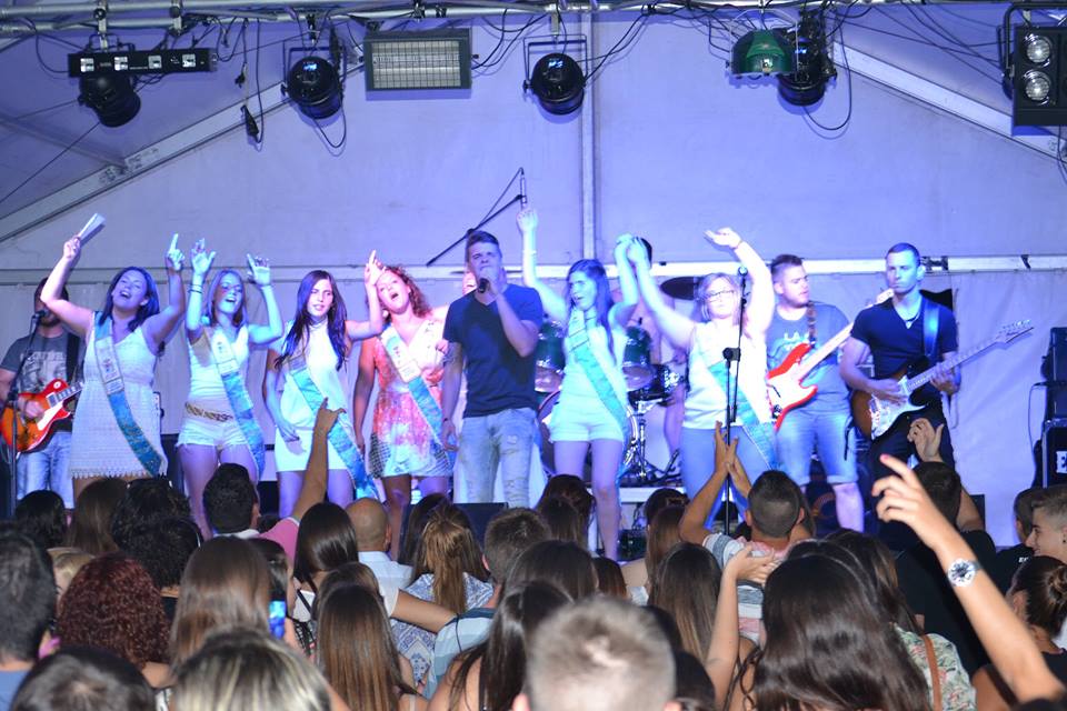 Aquesta nit repetim a La Carpa Jove de Sant Carles de la Ràpita! Concert a les 00:00H Us esperem!! #FM15 #ebre