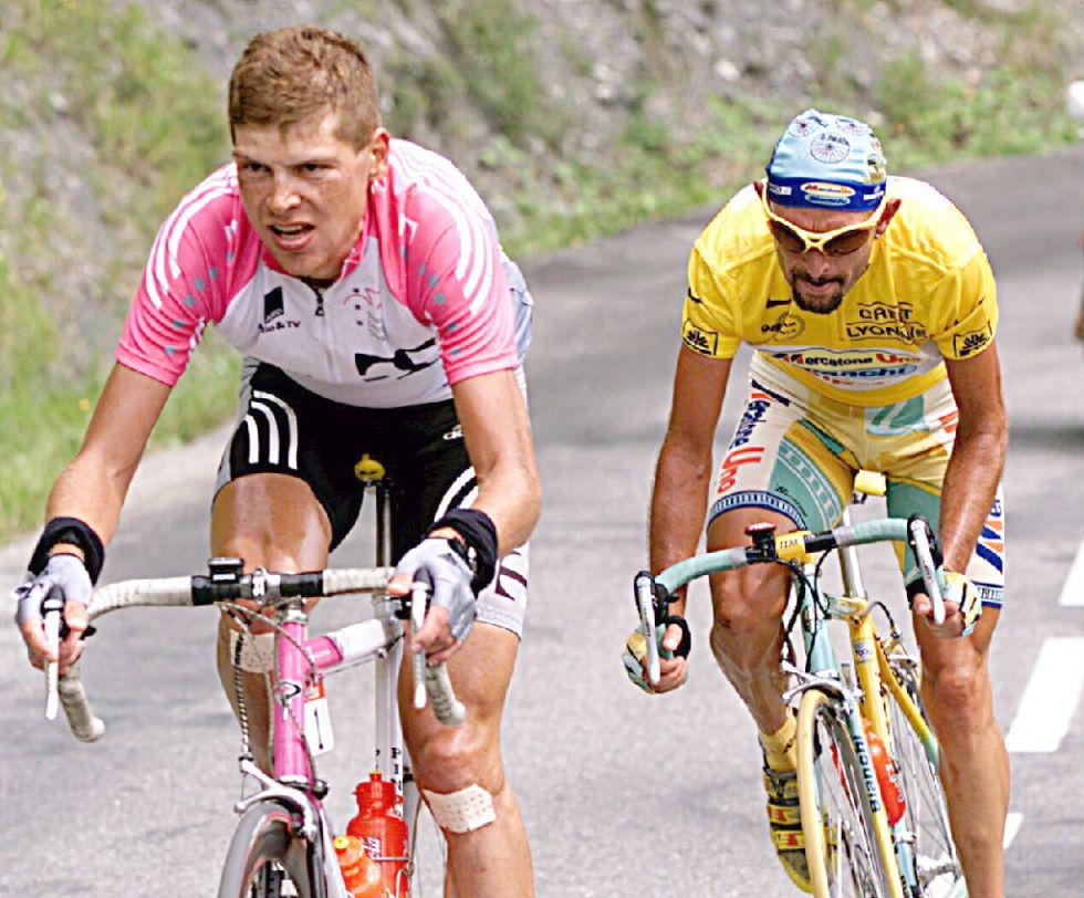 elpais_deportes's tweet photo. ¿Por qué nos gusta el Tour? http://t.co/MK4J07sK0I Es como vivir improvisando, sobre la marcha @xoantallon #Tour2015 http://t.co/GVJiKGjFlU