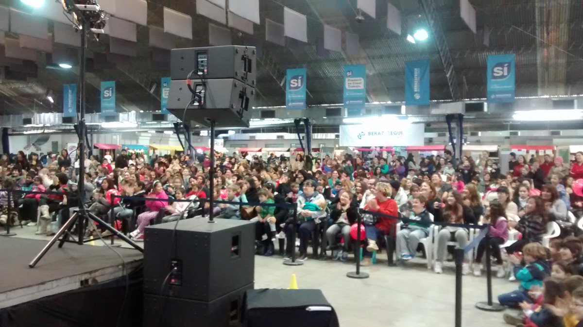 CulturaBe's tweet photo. Filip Von Rueda dijo presente en el @BiomercadoAR y brindó un gran show en #SíBerazategui. http://t.co/EjsSbyBOfj