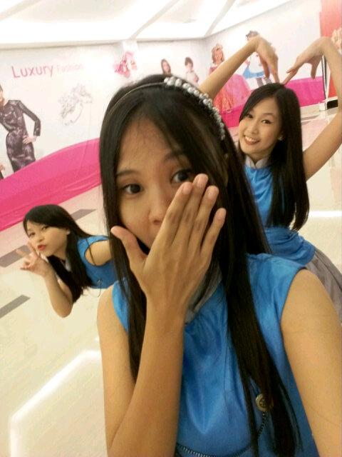 TeamJRF48's tweet photo. [250715] Ivana, tasya &amp; nikita. 'JES COSGRAPHY' at GK city walk. http://t.co/LLO0gdWba2