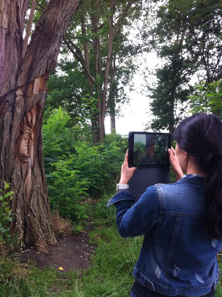 VdBEls's tweet photo. Een ontdekking: gebeeldhouwde boom in het Kapellekesbos in Kontich. @ToerendeToerist #dandan15 http://t.co/ya8qDuMHDZ