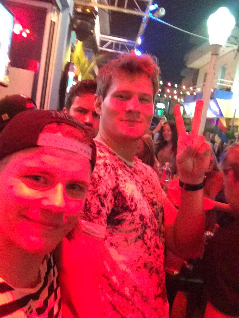 BengtssonOliver's tweet photo. #devetdu #rhodos15 @JohanGunterberg och @ChrisMartland på ett hörn! http://t.co/GDgIreB1bk