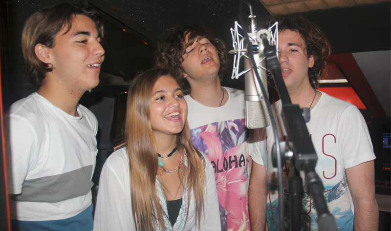 vshowing's tweet photo. @LosBreakers4 ganadores de la I edición. ¡Te contamos qué hicieron en el estudio de grabación! http://t.co/FQWylB8XpM http://t.co/lhifY70h8R