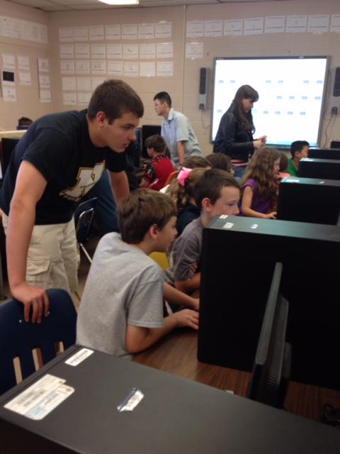 nptmath's tweet image. Bellerose students learn coding w/ HS Computer Science students! Thx to Mr. Frisch/Ms. Milazzo!  #programmingpals
