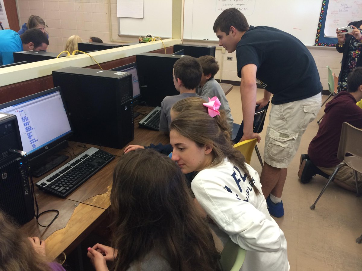nptmath's tweet image. Bellerose students learn coding w/ HS Computer Science students! Thx to Mr. Frisch/Ms. Milazzo!  #programmingpals
