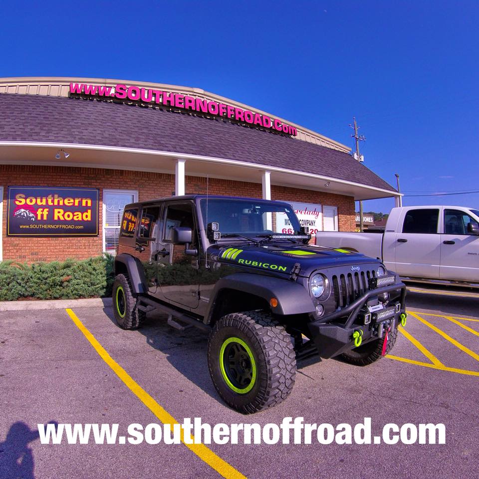 That gecko green really pops! What do you think. 
#southernoffroad #sorbuilt #jeep #jk