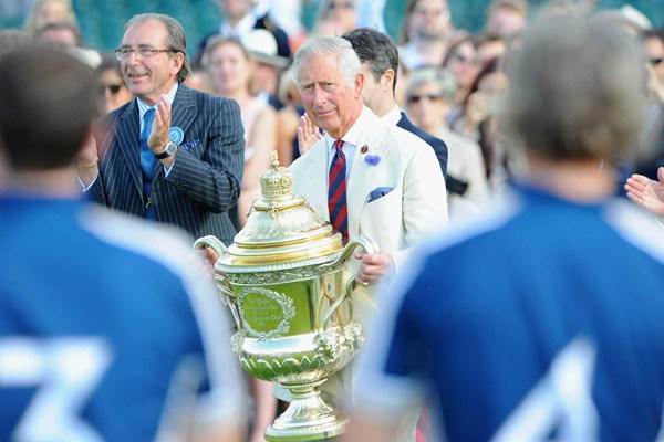 Pretty blooms and picnic hampers full to the brim at The Royal Salute Coronation Cup tatler.uk/mnJgQk