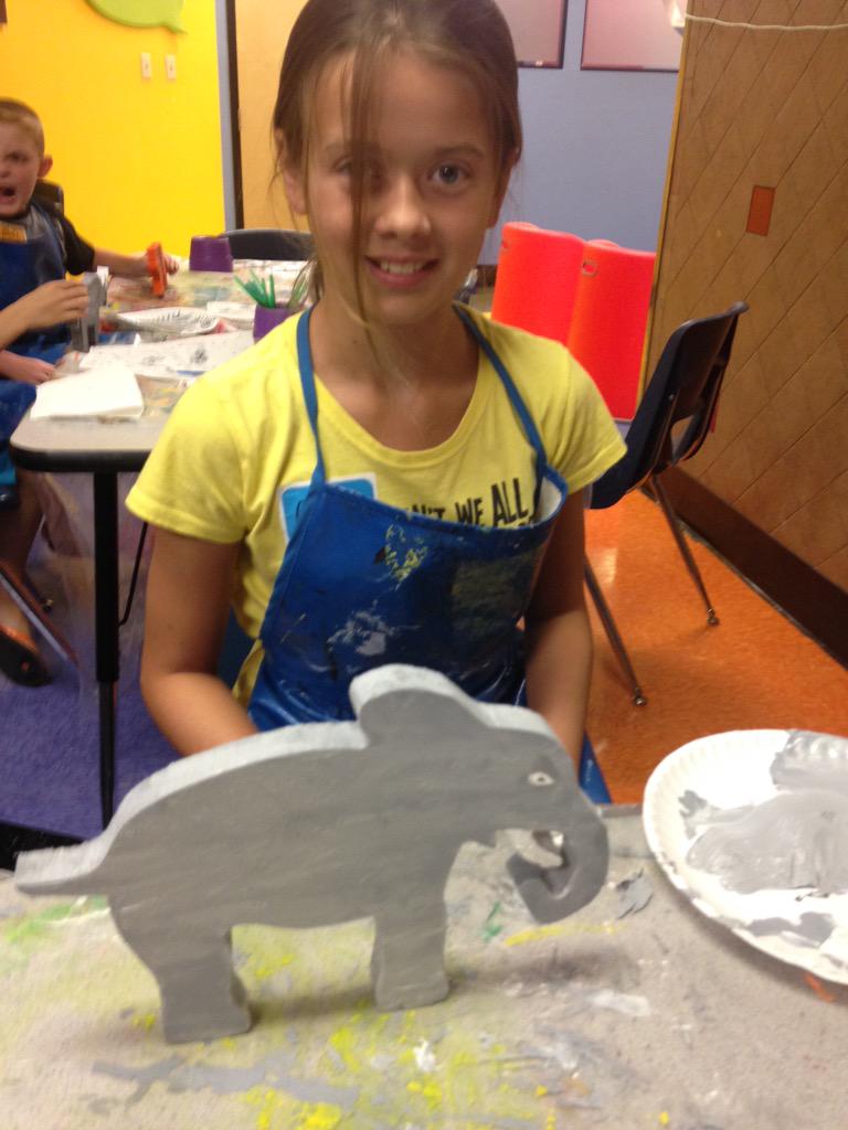 KlmausMaus's tweet photo. We're wild about painting animals in the elementary painting camp! #elementaryartcamp #paintinganimals @LCABULLDOGS http://t.co/MJdwiNNGoJ