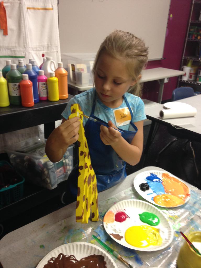 KlmausMaus's tweet photo. We're wild about painting animals in the elementary painting camp! #elementaryartcamp #paintinganimals @LCABULLDOGS http://t.co/MJdwiNNGoJ