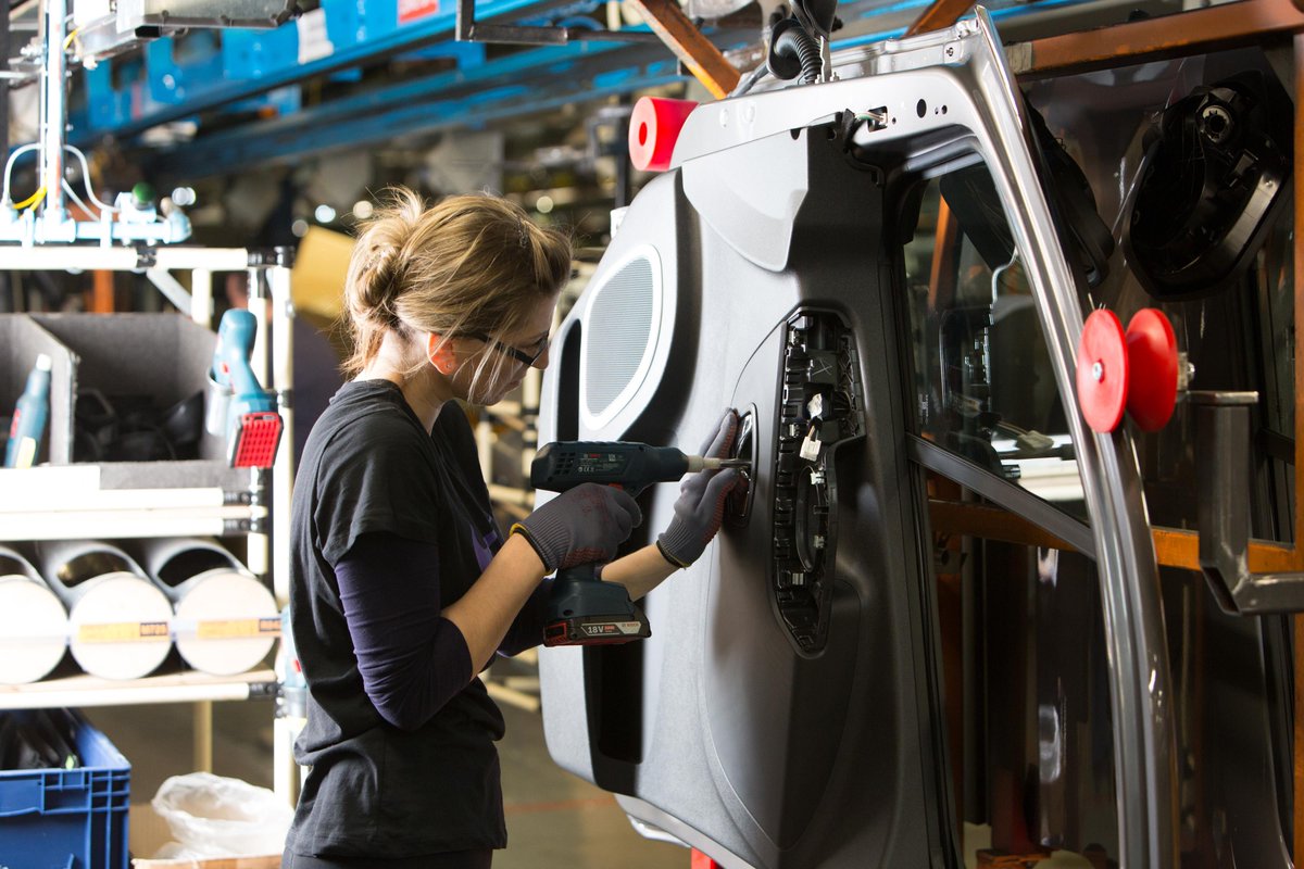 The average UK automotive employee generated £100,000 in value added last year - twice the UK average #productivity