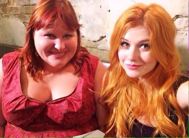 I want to wish Cassandra Clare a happy birthday, this amazing woman wrote my favourite ever book series!!! 