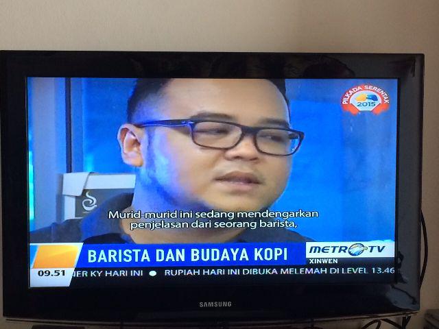 DesiSidewalk's tweet photo. Bapak ku @sidewalk_coffee masuk TV http://t.co/XlY4sXL7iL