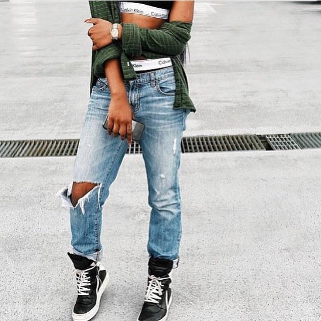 Thanks @theycallmebambam for tagging us and sharing your #streetstyle #ootd 💚 shop her #CK Underwear and sports bra…