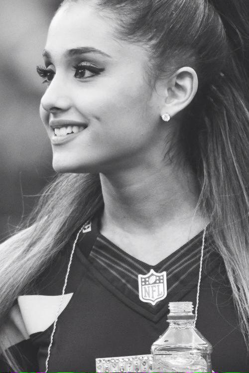 snickersbutera's tweet photo. Rt if u see this Arianators 
#MTVHottest Ariana Grande http://t.co/SBUpUvtHG7