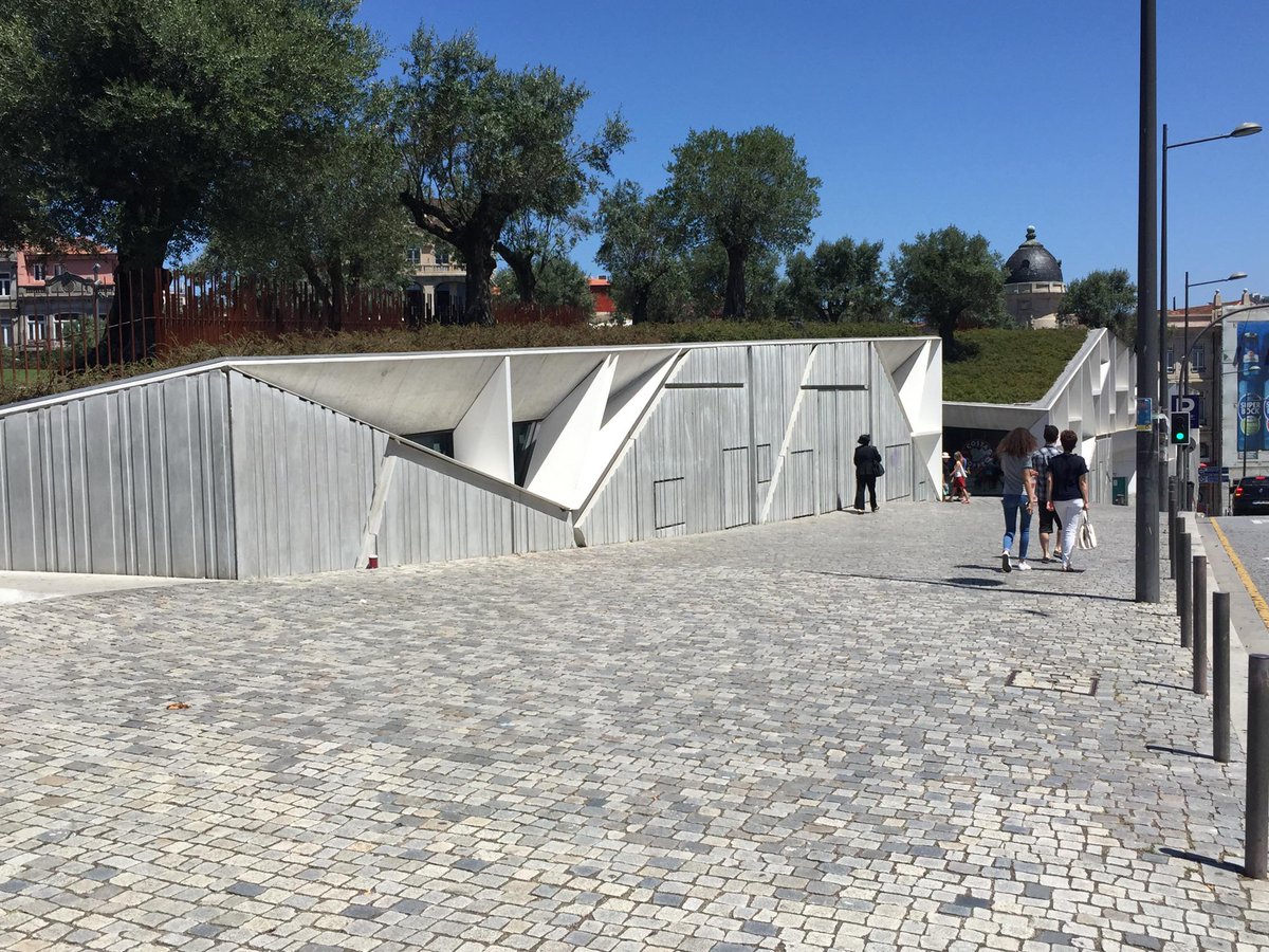 cray_ative's tweet photo. Exploring #Porto, chill in the park? Grab an Espresso?  Or shop below. Life is good here. http://t.co/zkVKkXoxX3