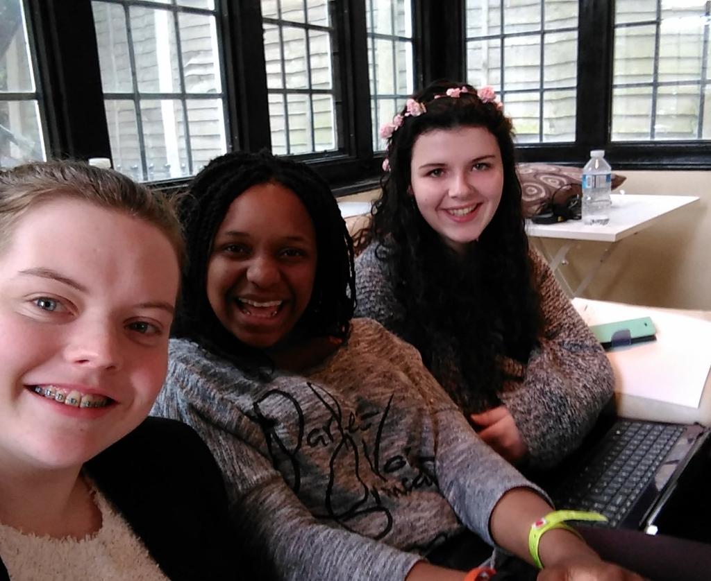 edelbrowne_'s tweet image. @youngrewired we at @OutboxIncubator are getting ready for #FoC2015 @trebletotheclef @NyashaDuri #outboxin #icantcode