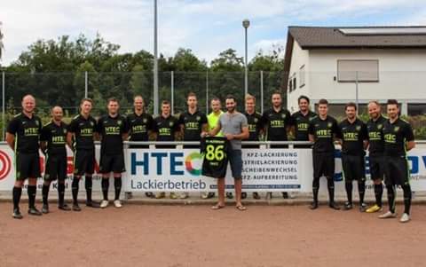 10000Aumer's tweet photo. Unsere "Erste" mit ihren neuen Trikots gesponsort von HTEC #Lackierbetrieb #Kehl #unsereamateure #Danke !!! http://t.co/CQ5WJRNr58