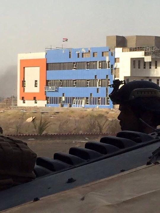 Alauscar's tweet photo. بفضل الله تمكنت قواتنا من تحرير جامعه الانبار بالكامل ورفع العلم العراقي يخفق في سماء النصر نعدكم بالتحرير والنصر http://t.co/HWmdrIZDcr