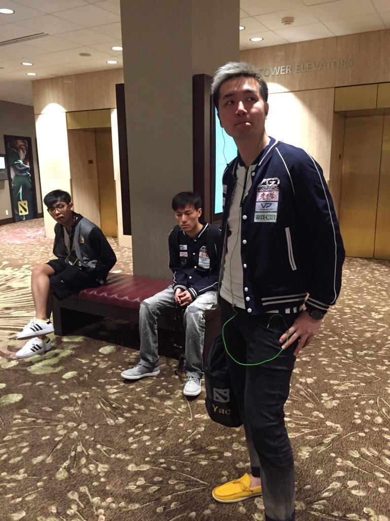 CK7rJ50UAAAkv4t.jpg:large