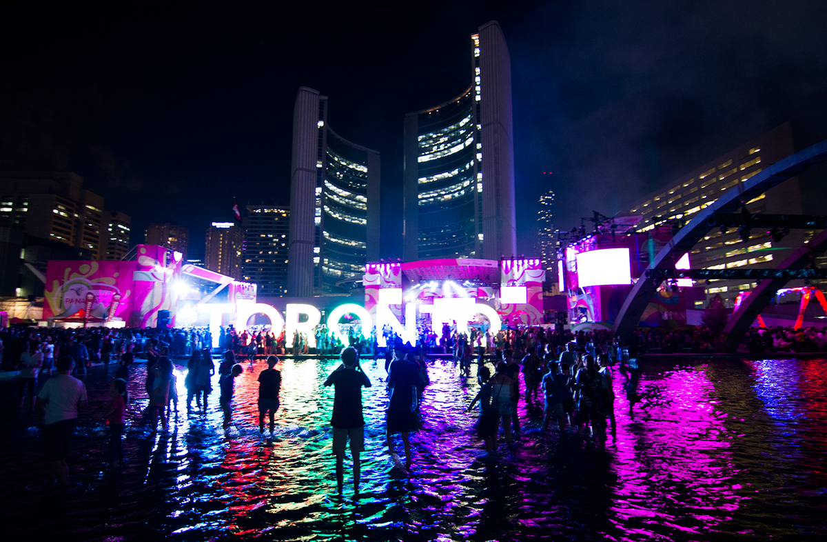 canstockfootage's tweet image. #panamgames closing #nathanphillipssquare so hot last night #giantwadingpool a good way to cool off! in #Toronto