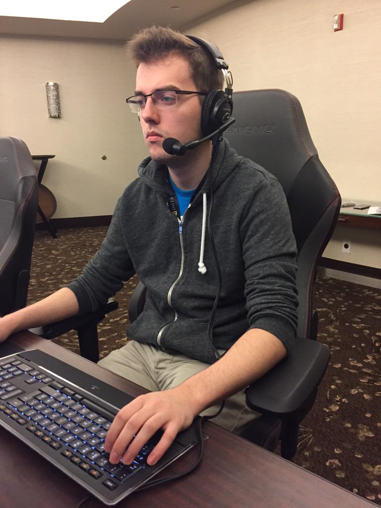 DOTA2's tweet photo. Fata warming up #TI5 http://t.co/TvmZDOSiRR