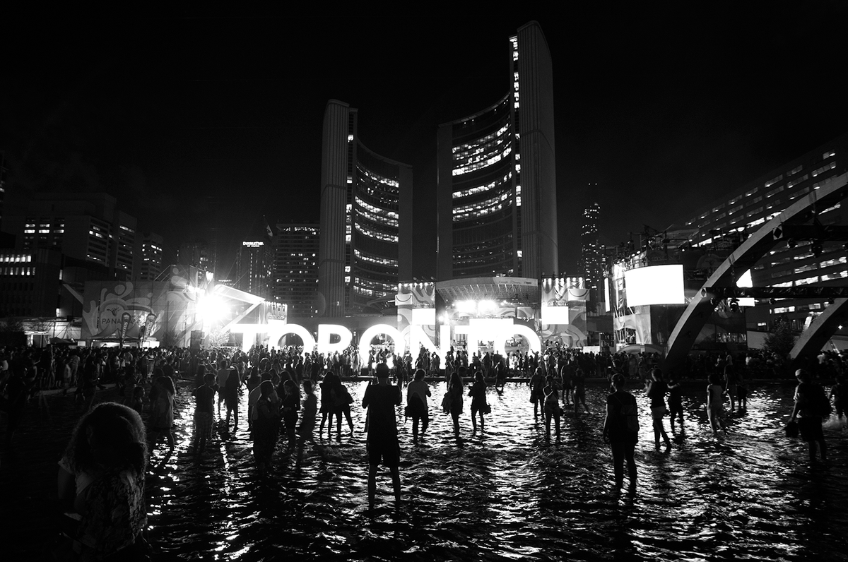 canstockfootage's tweet image. #PanAmazing closing at #nathanphillipssquare turns into giant wading pool! great on a hot night in #Toronto