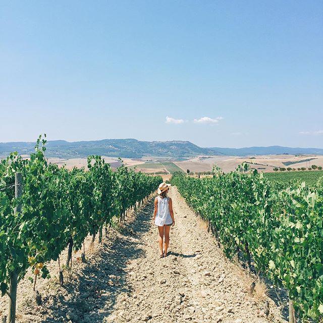 tuscanygram's tweet photo. #OgniDueFotoCiSeiTu // Di-vina @piccolauma
#smileVentu #portraitwithoutface | by ilcaval… http://t.co/S0S1UAL9qH http://t.co/UKyIeyYLHD
