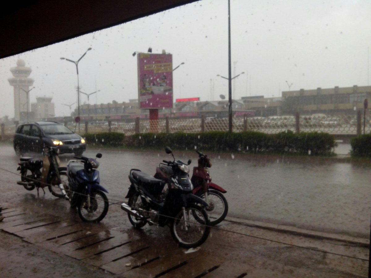 Départ de @lamineyasey arrivée de la pluie avec @ndongamadou @nico @konan_maurel @saliousoft