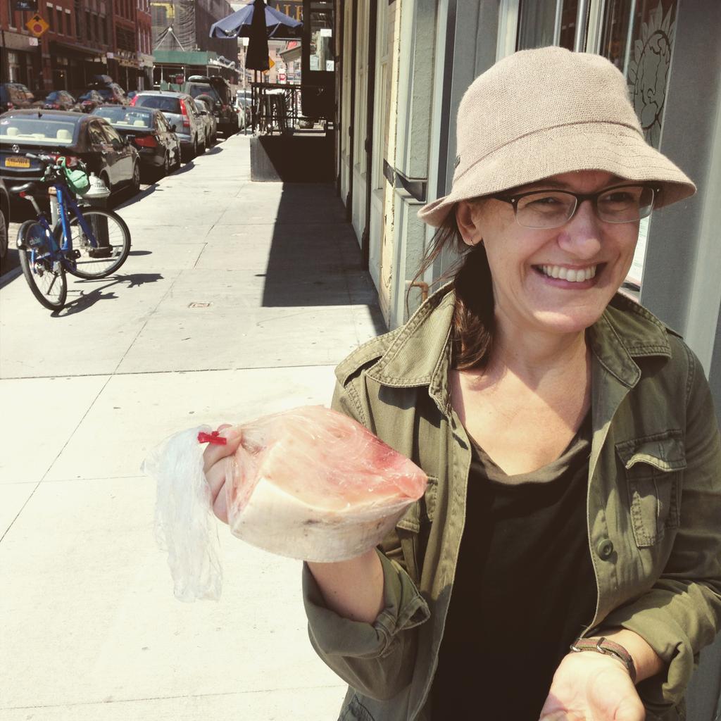 BigCityFish's tweet photo. Picking up swordfish from our #southstreetseaport location in #Manhattan #FinancialDistrict #eatlocal #seafood @zora http://t.co/wEfLKzOfwe