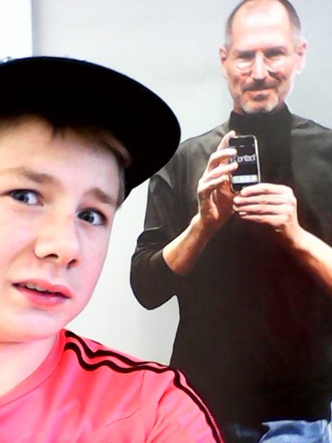 1990Matvik's tweet image. Он жив