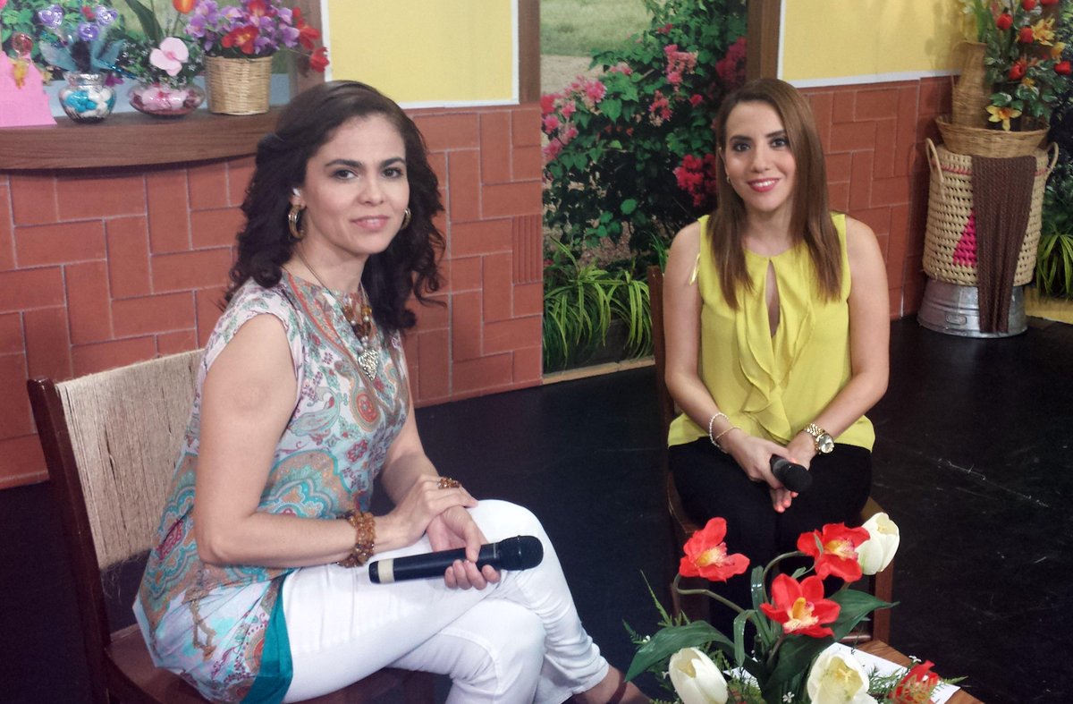 subjuventudchis's tweet photo. En entrevista en #YaesHora la subsecretaria de la Juventud, Marisol Ruiz promovió la convocatoria #Bécate http://t.co/Q9vx1alDGe