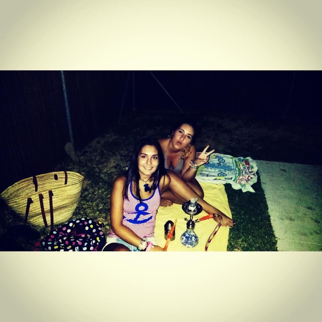 Marisa29R's tweet photo. En la piscina con @martuka19  #nosfaltabaeltinto #tikitiki #cachimbita nos faltaban @AmandaLoveXriz #maca 😝 http://t.co/bO0sdFuu3W