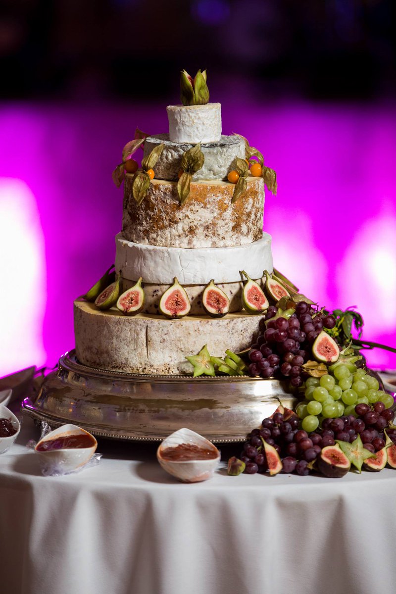 ButtonWoodPhoto's tweet image. Can we get married again so that we can have this cheese wheel wedding cake #cheesecake #WeddingCake