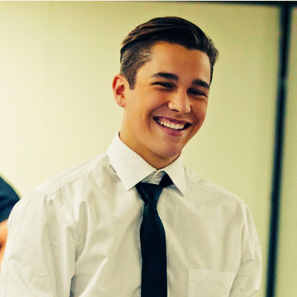 katiaward1's tweet photo. @AustinMahone #DirtyWorkMusicVideo is OUT NOW 😱😍 go and watch it #DirtyWorkVideo #Mahomies #MahomiesGoHardest http://t.co/xYPDS66ZEb