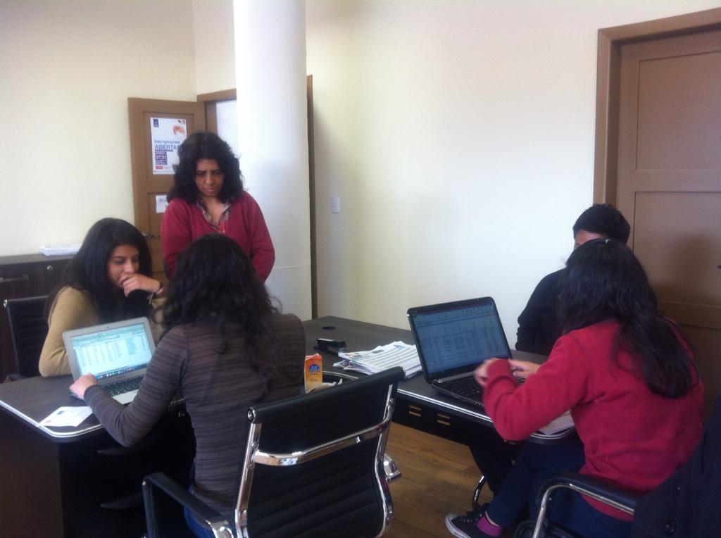 sussyvasconez's tweet photo. Iniciando inscripciones programa educativo Municipal #CirculoDelSaber #Tablet2015, gran acogida de jóvenes http://t.co/G98a99vxMk