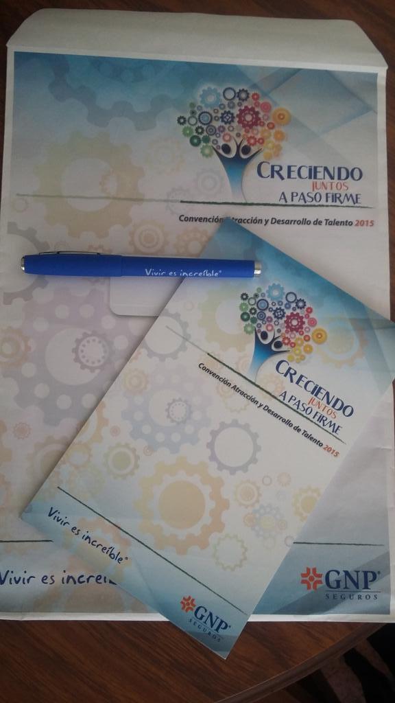 m_soberanisv's tweet photo. Kit recibido @CreciendoGNP gran expectación y nuevos aprendizajes todos #juntosapasofirme http://t.co/Y0uAvFJ5qg