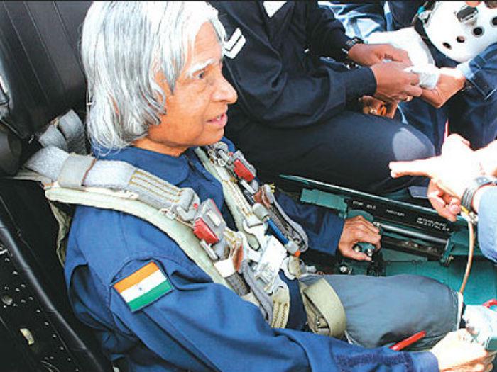 aashishlive's tweet image. At this hour of sad #demise of our #MissileMan, he'll be long remembered for his contribution. May ur soul RIP.
